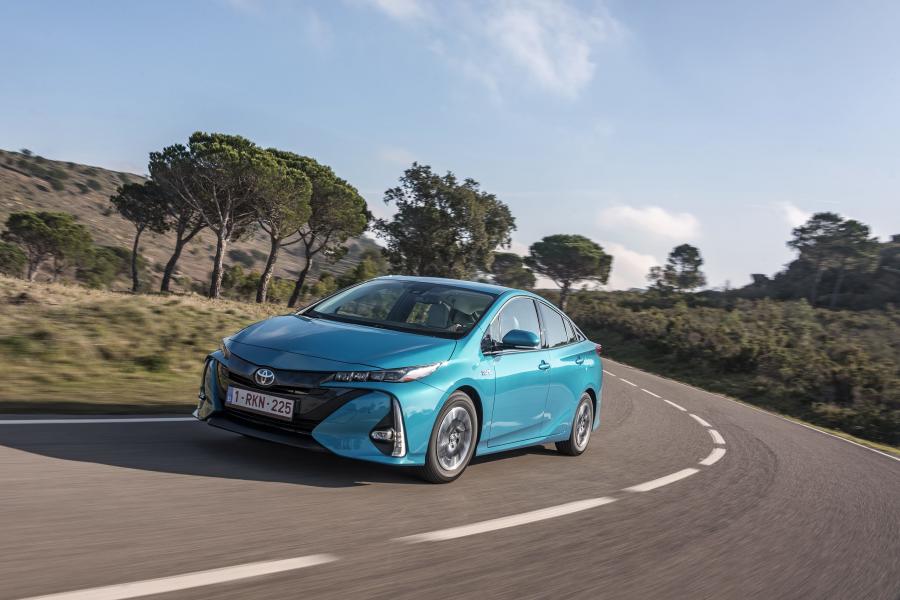  Toyota Prius Plug-in Hybrid 2016 года  (фото 57 из 187)